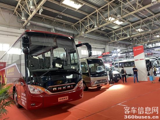 安凱三款精品客車亮相展會.JPG
