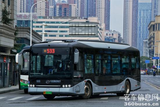3、比亞迪純電動公交車在武漢 (2).jpg