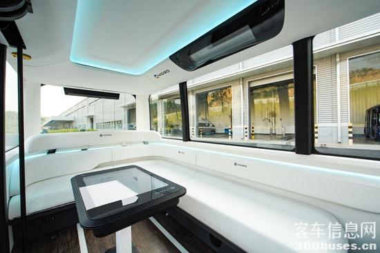 4、作為展示車的自動(dòng)駕駛巴士內(nèi)飾布局.jpg
