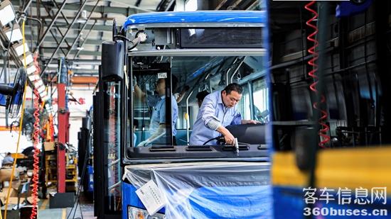 3 越南訂單在金旅生產(chǎn)線上生產(chǎn).jpg