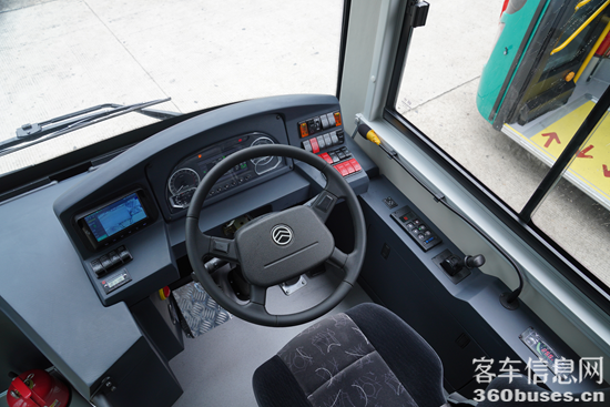 1782350802920177.png 4 車輛內(nèi)飾.png