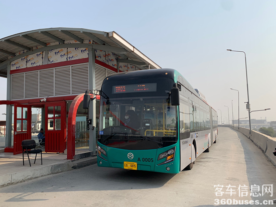 1782350814990713.png 5 在巴基斯坦白沙瓦運行的金旅客車.png
