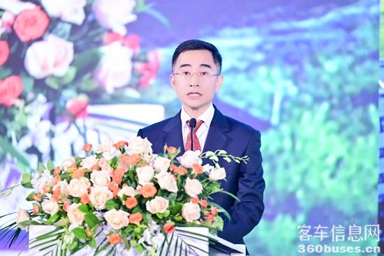 2 金龍汽車集團副總裁、金旅客車黨委書記、董事長彭東慶在發(fā)布會上致辭.jpg